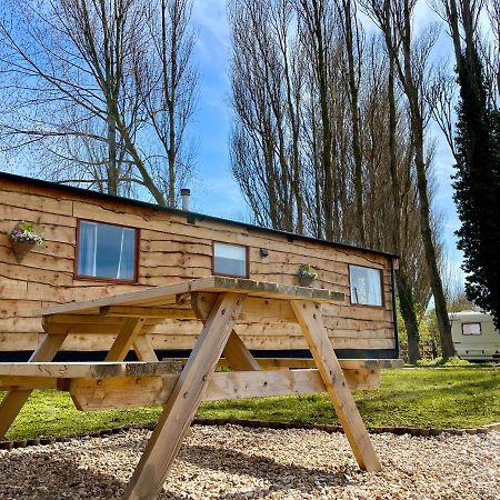 Poplar Lodge Log Caravan Kirkby on Bain Bagian luar foto